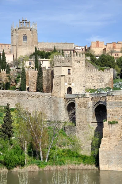 Ciudad medieval Toledo, España — Foto de Stock