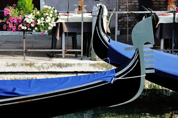Gondoler i Venedig, Italien — Stockfoto