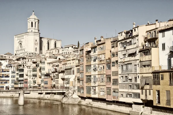 Kleurrijke huizen van girona, Spanje — Stockfoto