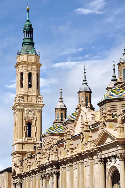 De pilar kathedraal in zaragoza, Spanje — Stockfoto