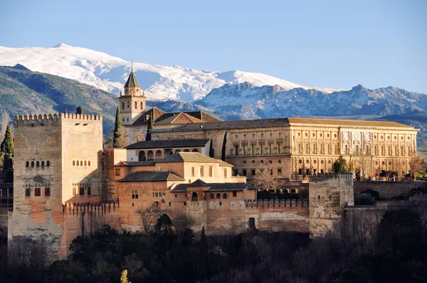 Granada'da alhambra palace'nın havadan görünümü