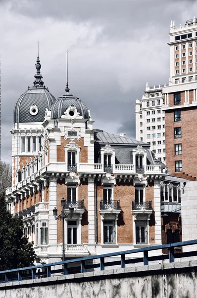 Bâtiments anciens en Madrid, Espagne — Photo