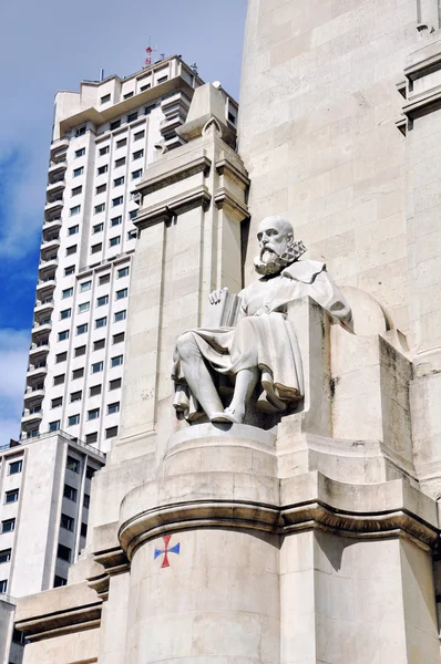 Statue von Miguel de Cervantes in Madrid, Spanien — Stockfoto