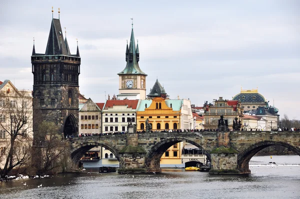 Çek Cumhuriyeti Prag 'daki Charles Köprüsü — Stok fotoğraf