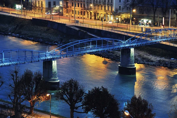 Salzburg, Avusturya-gece mozartsteg Köprüsü — Stok fotoğraf