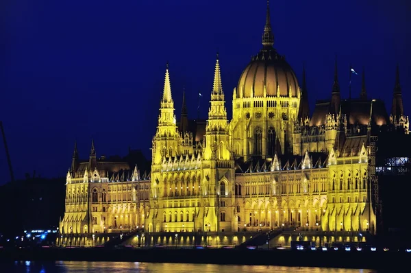 Edificio del parlamento en budapest, hungary — Foto de Stock
