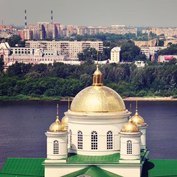 Rosyjski Kościół w lecie — Zdjęcie stockowe