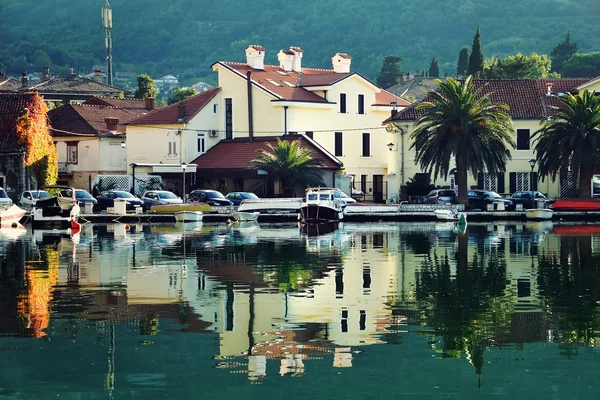 Küçük bir kasaba, Karadağ'sonbahar manzarası — Stok fotoğraf