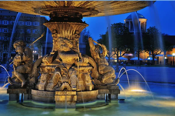 Fontein op neues schloss vierkante, stuttgart — Stockfoto