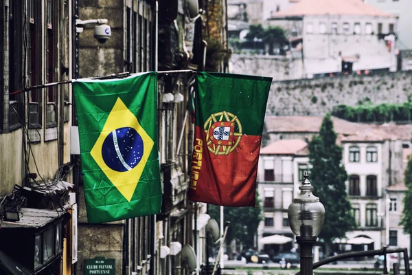 Drapeaux à Porto street, Portugal — Photo