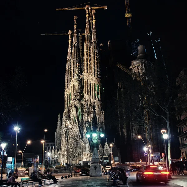 Sagrada familia, barcelona på natten — Stockfoto