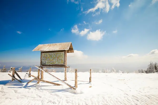 Vacker vinter bergslandskap — Stockfoto