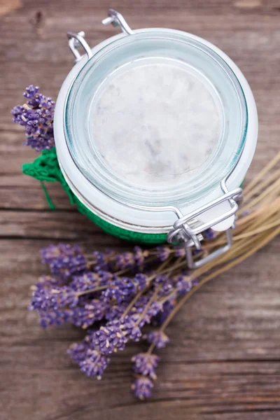 Lavender alami dan tubuh kelapa menggosok — Stok Foto