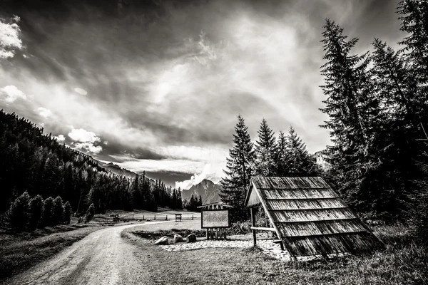 Beautiful Tatry mountains landscape in black and white — Stock Photo, Image