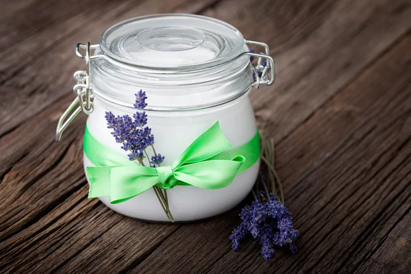 Natuurlijke lavendel en kokosnoot lichaam boter diy — Stockfoto