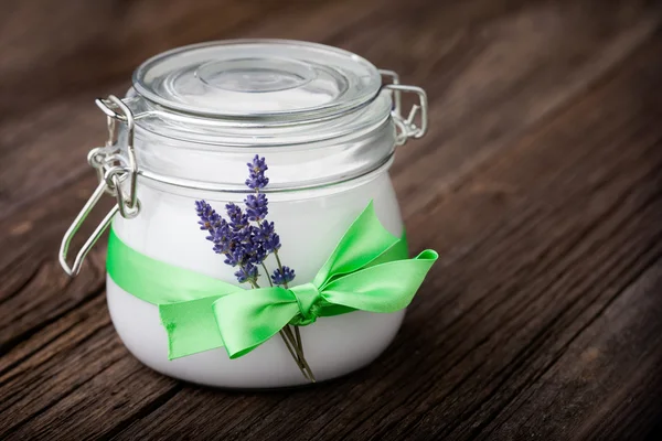 Natuurlijke lavendel en kokosnoot lichaam boter diy — Stockfoto