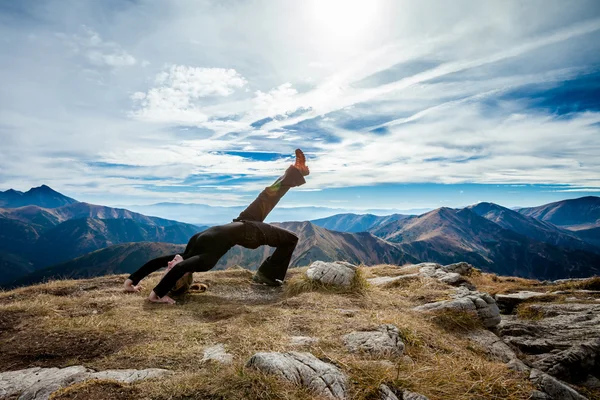 Yoga in montagne Tatry — Foto Stock