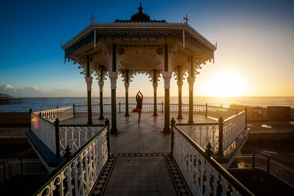 Sessione di yoga in un posto bellissimo — Foto Stock