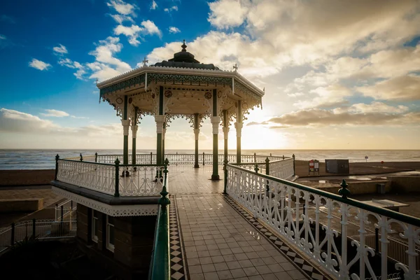 Zonsondergang op mooie brighton muziektent — Stockfoto