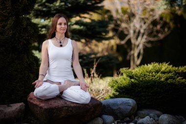 güzel bir yer - meditasyon oturumda açık yoga