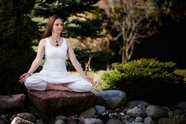 güzel bir yer - meditasyon oturumda açık yoga