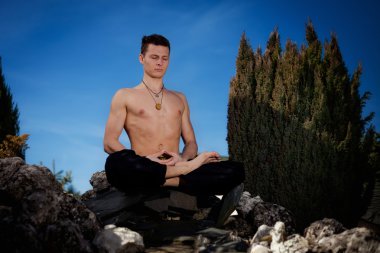 güzel bir yer - meditasyon oturumda açık yoga