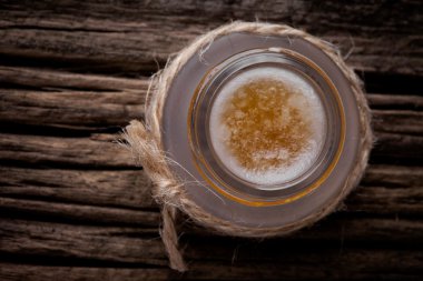 doğal DIY şeker, bal ve Hindistan cevizi yağı dudak scrub
