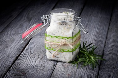 DIY doğal kristal banyo tuzu