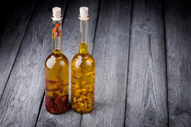 doğal DIY infüzyon zeytin yağ biber ve limon ile