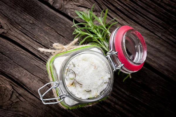 DIY doğal kristal banyo tuzu