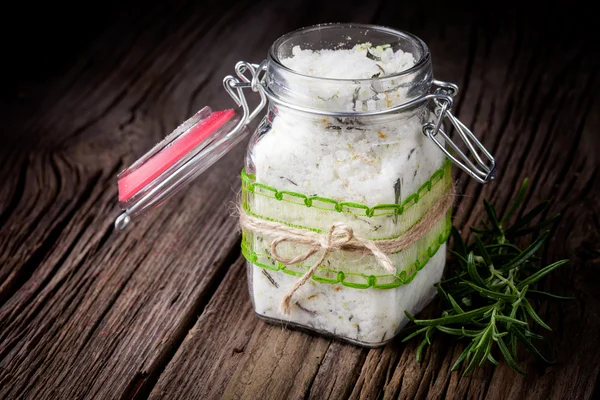 DIY doğal kristal banyo tuzu