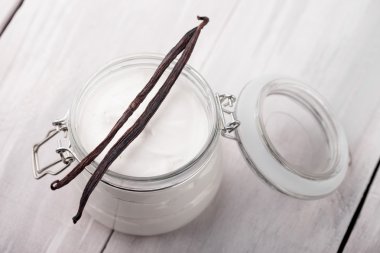 doğal vanilya, shea, kakao ve Hindistan cevizi vücut yağı DIY