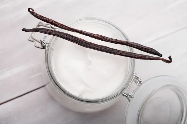 doğal vanilya, shea, kakao ve Hindistan cevizi vücut yağı DIY