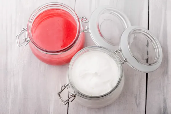 doğal DIY kireç şeker ve tuz fırçalayın ve vücut yağı body