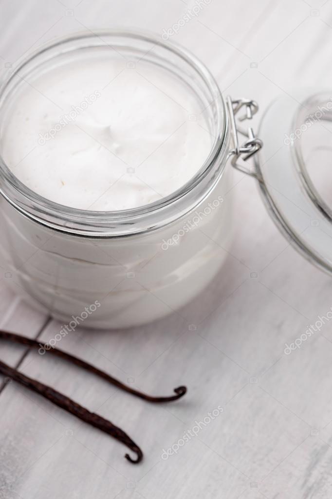 Natural vanilla, shea, cocoa and coconut body butter DIY
