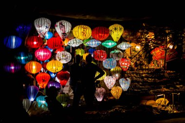Hoi An, Vietnam 'daki renkli gece pazarı