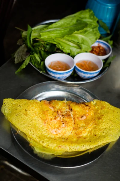 Pyszne Kolorowe Lokalne Jedzenie Banh Xeo Chrupiące Naleśniki Krewetkami Rynku — Zdjęcie stockowe