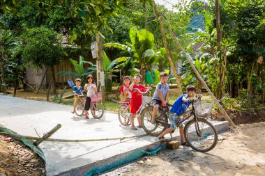 Phong Nha, Vietnam - Şubat 2020: Ulusal Park Phong Nha Ke Bang, Kırsal Manzara