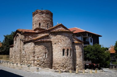 Bulgaristan 'ın güzel antik kenti Nesebar' da yaz mevsimi. Mavi gökyüzü ile Unesco Dünya Mirası Merkezi