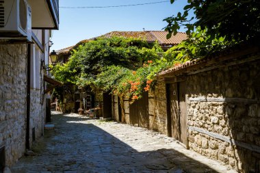 Bulgaristan 'ın güzel antik kenti Nesebar' da yaz mevsimi. Mavi gökyüzü ile Unesco Dünya Mirası Merkezi
