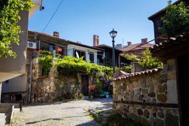 Bulgaristan 'ın güzel Sozopol kasabasında yaz mevsimi. Mavi gökyüzü manzarası