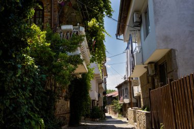 Bulgaristan 'ın güzel Sozopol kasabasında yaz mevsimi. Mavi gökyüzü manzarası