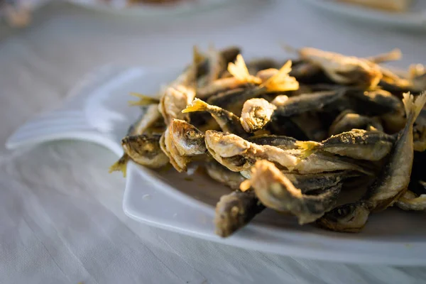 Restoranda nefis renkli yerel yemekler, ca ca fish. Bulgaristan 'da geleneksel Bulgar mutfağı.