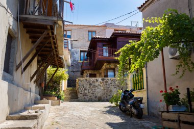 Sozopol, Bulgaristan - Temmuz 2021: İspanya 'nın güzel simgesi. Sozopol 'da yaz, mavi gökyüzü manzarası