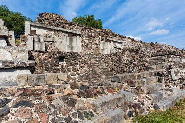 Piękna Architektura Piramid Teotihuacan Meksyku Krajobraz Pięknym Błękitnym Niebem — Zdjęcie stockowe