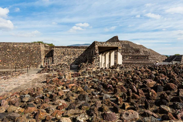 Gyönyörű Építészete Teotihuacan Piramisok Mexikóban Tájkép Gyönyörű Kék Égbolttal — Stock Fotó