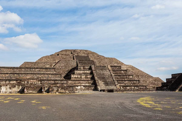 Gyönyörű Építészete Teotihuacan Piramisok Mexikóban Tájkép Gyönyörű Kék Égbolttal — Stock Fotó