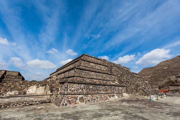 Bela Arquitetura Das Pirâmides Teotihuacanas México Paisagem Com Céu Azul — Fotografia de Stock