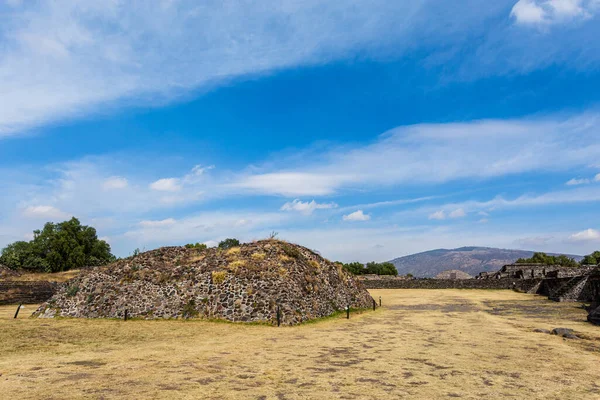 Gyönyörű Építészete Teotihuacan Piramisok Mexikóban Tájkép Gyönyörű Kék Égbolttal — Stock Fotó