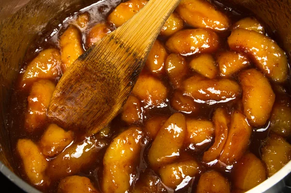 Peach slices caramelized on stove — Stock Photo, Image